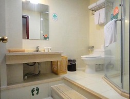 Greentree Inn Suzhou Taicang Baolong Square Express Hotel