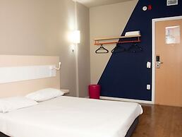 Ibis Budget Manhuacu