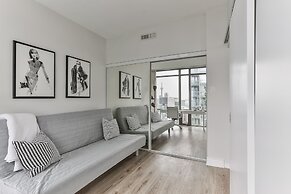 Bright Sub-Penthouse on Bay St