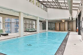 Bright Sub-Penthouse on Bay St