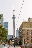Bright Sub-Penthouse on Bay St