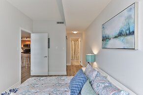 Bright Sub-Penthouse on Bay St