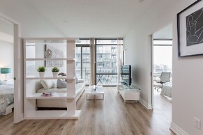 Bright Sub-Penthouse on Bay St