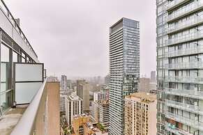 Bright Sub-Penthouse on Bay St