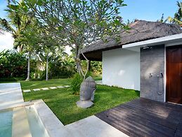 Villa Candi Kecil Tujuh by Villa Finder