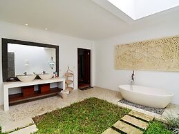 Villa Candi Kecil Tujuh by Villa Finder