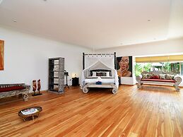 Villa Candi Kecil Tujuh by Villa Finder