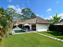 Villa Candi Kecil Tujuh by Villa Finder