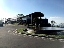 Camphortree Hotel & Resort