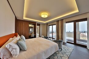 Camphortree Hotel & Resort