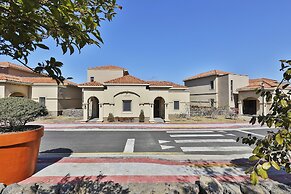 Camphortree Hotel & Resort