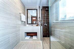 Camphortree Hotel & Resort