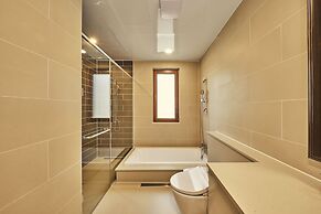 Camphortree Hotel & Resort