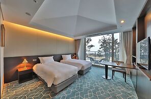 Camphortree Hotel & Resort