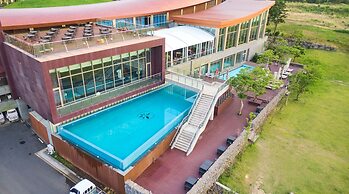 Camphortree Hotel & Resort