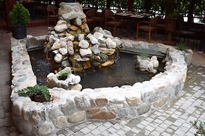 Hotel Aristocrat & Fish Restaurant