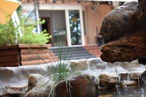 Hotel Aristocrat & Fish Restaurant