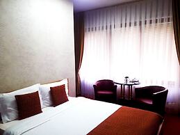 Hotel Aristocrat & Fish Restaurant