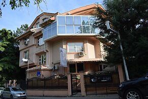 Hotel Aristocrat & Fish Restaurant