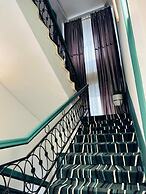 Mildom Premium Hotel