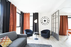 SkyTower - The Right Space