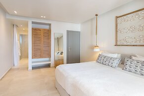 18 Grapes Hotel