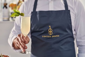 18 Grapes Hotel