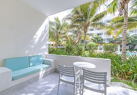 Izla Beach Front Hotel