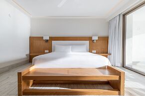 Izla Beach Front Hotel