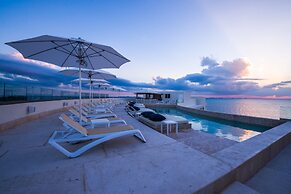 Izla Beach Front Hotel