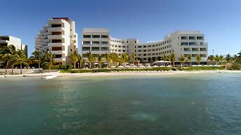 Izla Beach Front Hotel