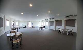 Izla Beach Front Hotel