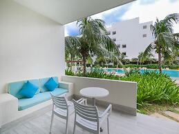 Izla Beach Front Hotel