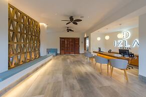 Izla Beach Front Hotel