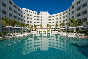 Izla Beach Front Hotel