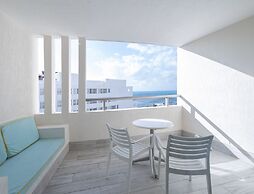 Izla Beach Front Hotel