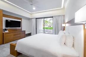 Izla Beach Front Hotel