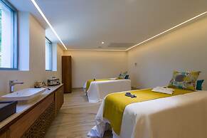 Izla Beach Front Hotel