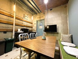 365BASE outdoor hostel