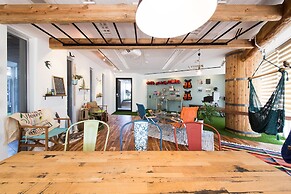 365BASE outdoor hostel