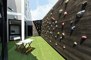 365BASE outdoor hostel