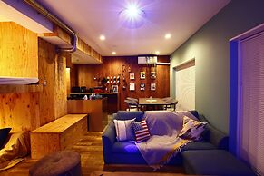 365BASE outdoor hostel