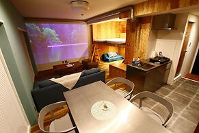 365BASE outdoor hostel