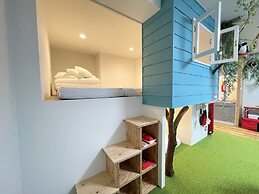 365BASE outdoor hostel