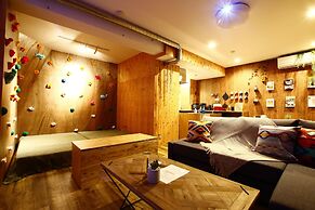 365BASE outdoor hostel