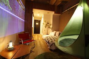 365BASE outdoor hostel