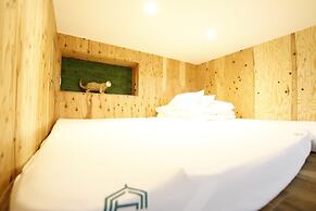 365BASE outdoor hostel