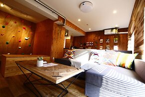 365BASE outdoor hostel