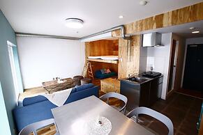 365BASE outdoor hostel