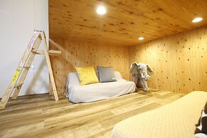 365BASE outdoor hostel